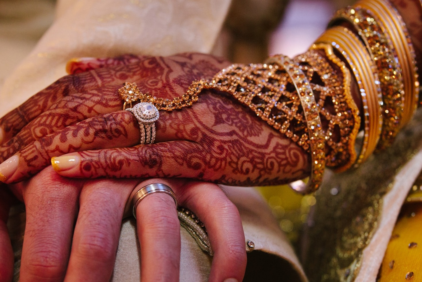 Step-by-Step Guide to Creating Intricate Mehndi Patterns