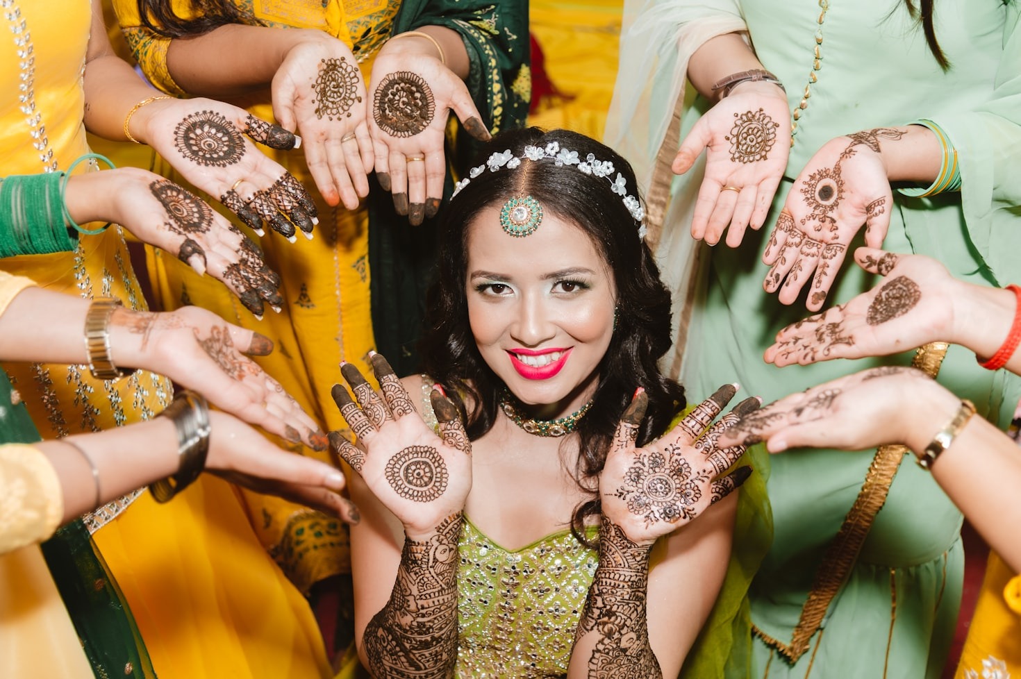 How to Mix Modern and Traditional Mehndi Styles