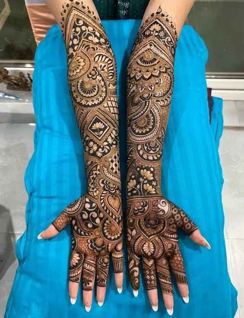 Front full hand Mehndi design[32]