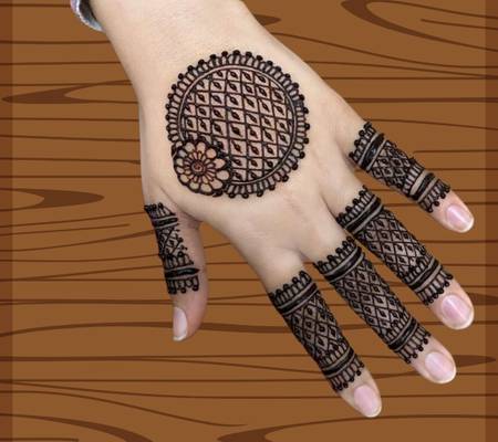 Beautiful Simple Gol Tikki mehndi design for both front and back hand