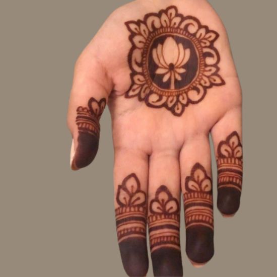Beautiful Simple Gol Tikki mehndi design for both front and back hand