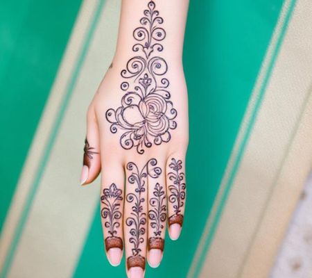 Beautiful Simple Gol Tikki mehndi design for both front and back hand