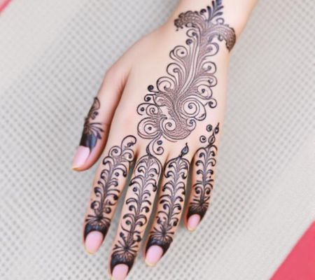 Beautiful Simple Gol Tikki mehndi design for both front and back hand