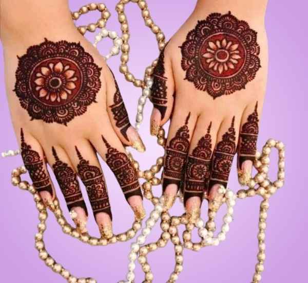 Beautiful Simple Gol Tikki mehndi design for both front and back hand