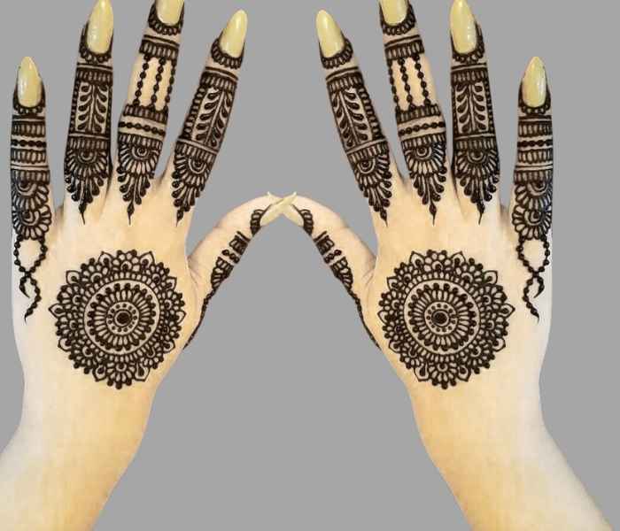 Beautiful Simple Gol Tikki mehndi design for both front and back hand