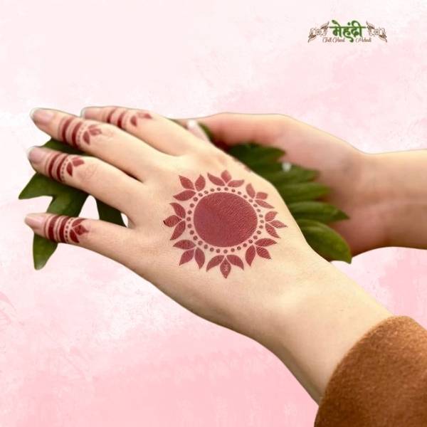 Beautiful Simple Gol Tikki mehndi design for both front and back hand