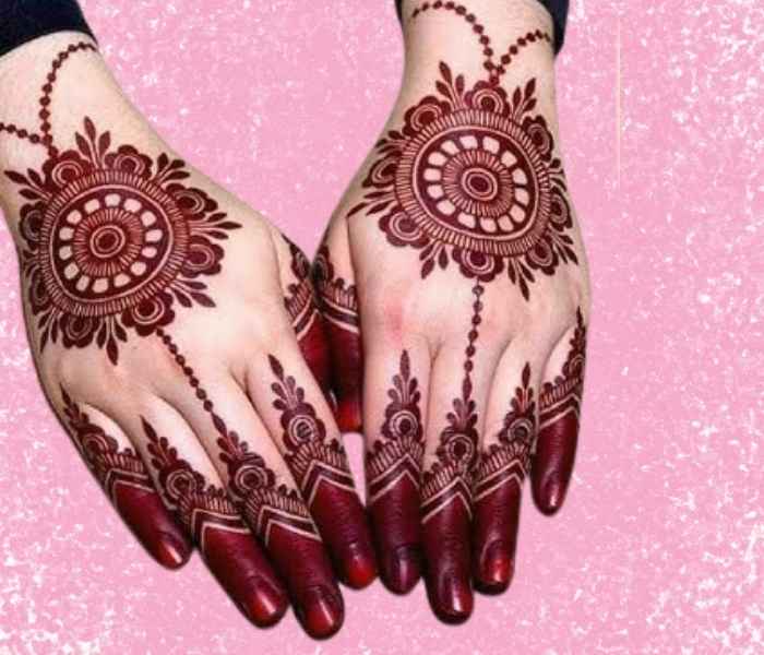 Beautiful Simple Gol Tikki mehndi design for both front and back hand