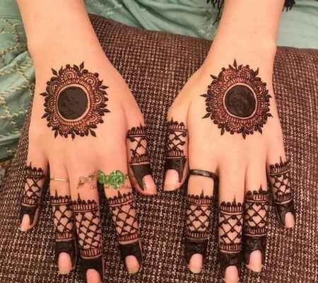 Beautiful Simple Gol Tikki mehndi design for both front and back hand