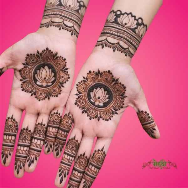 Beautiful Simple Gol Tikki mehndi design for both front and back hand