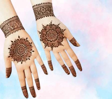 Beautiful Simple Gol Tikki mehndi design for both front and back hand